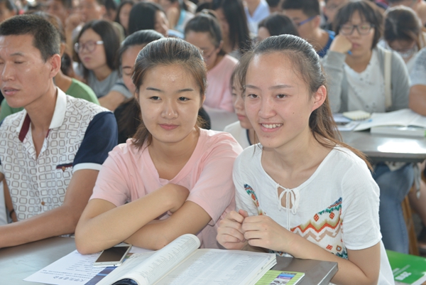 扶上马，送一程：圣都为毕业生举办高考志愿填报讲座