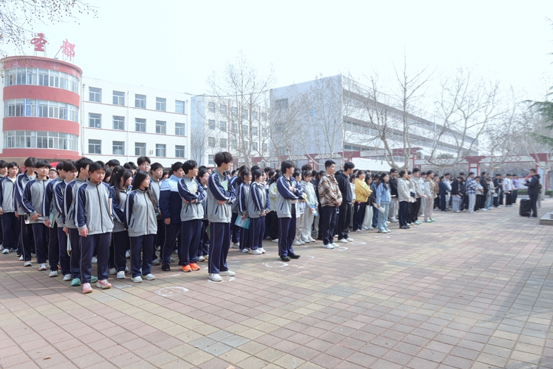 潍坊渤海教育集团圣都校区举行地震逃生防踩踏应急...