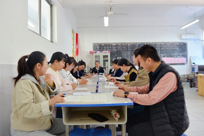 从“缓起步”到“积跬步”：圣都职业高中高一年级...